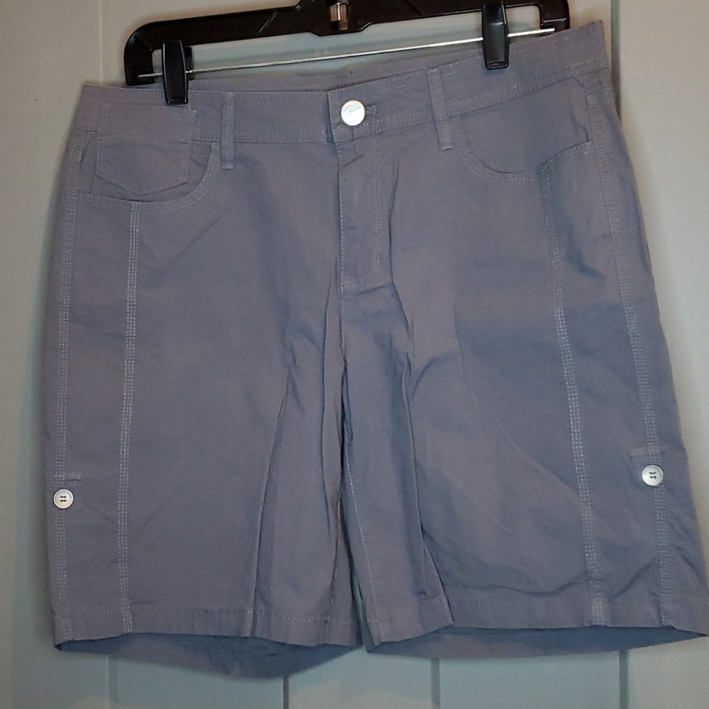 NEW DKNY JEANS brand ladies shorts sz 10